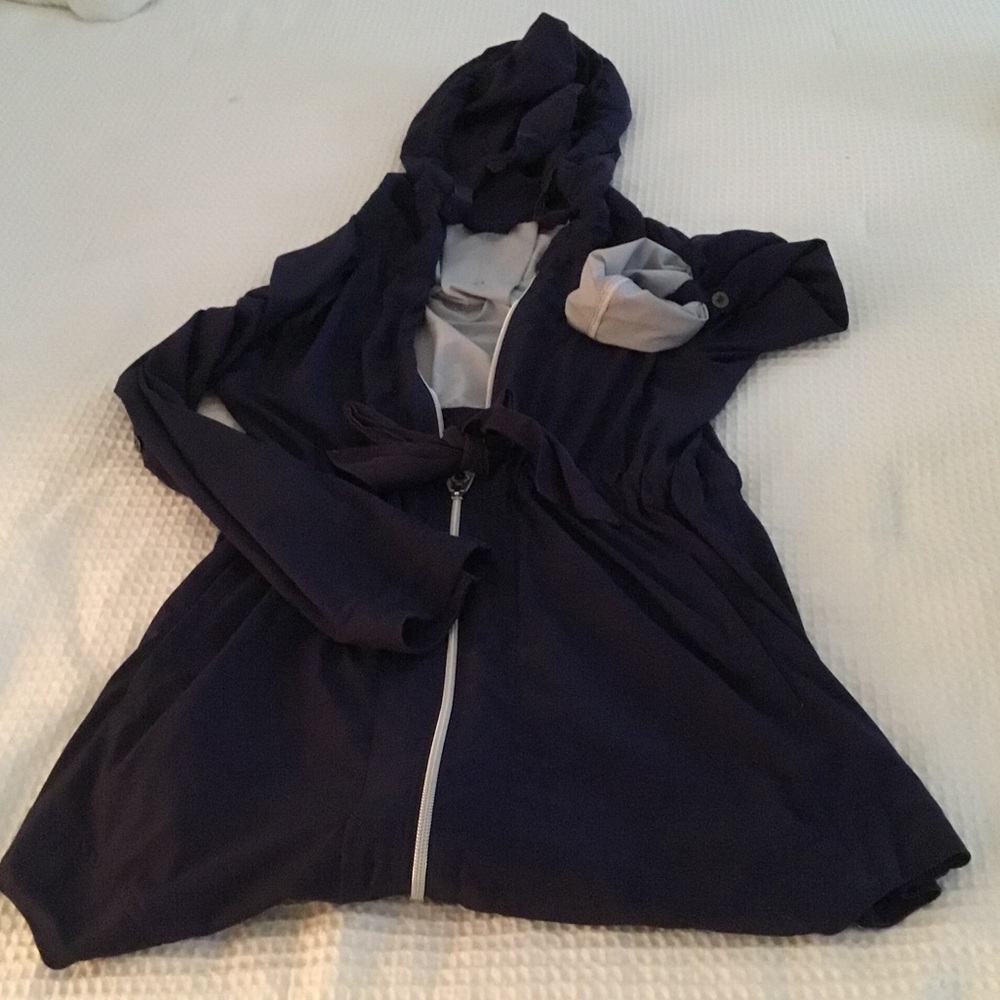 Women’s Lululemon hooded jacket